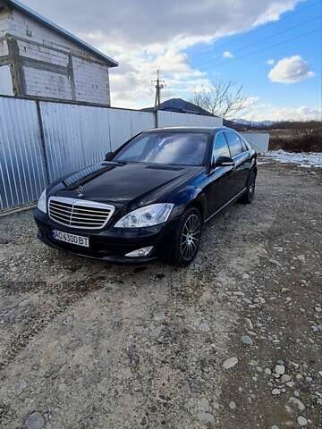 Черный Мерседес С Класс, объемом двигателя 3.5 л и пробегом 300 тыс. км за 12500 $, фото 1 на Automoto.ua
