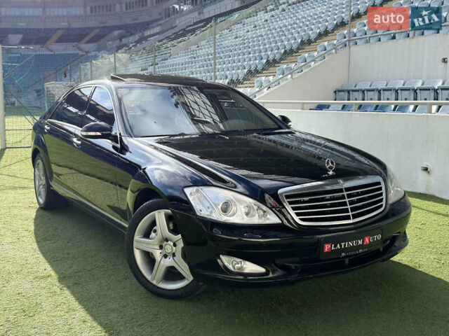 Черный Мерседес С Класс, объемом двигателя 5.5 л и пробегом 288 тыс. км за 10500 $, фото 1 на Automoto.ua