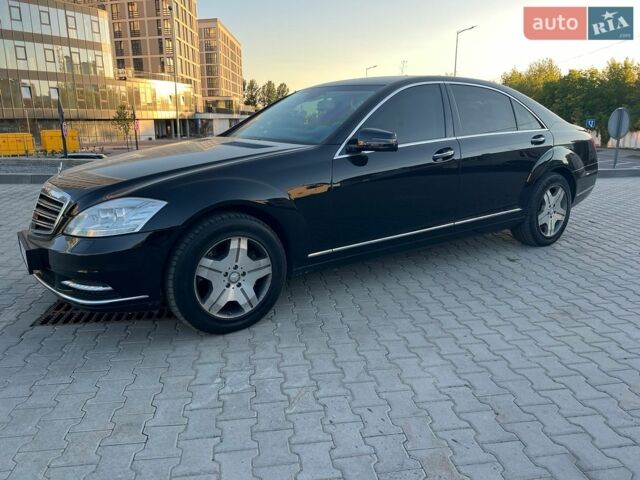 Черный Мерседес С Класс, объемом двигателя 5.5 л и пробегом 66 тыс. км за 55000 $, фото 1 на Automoto.ua