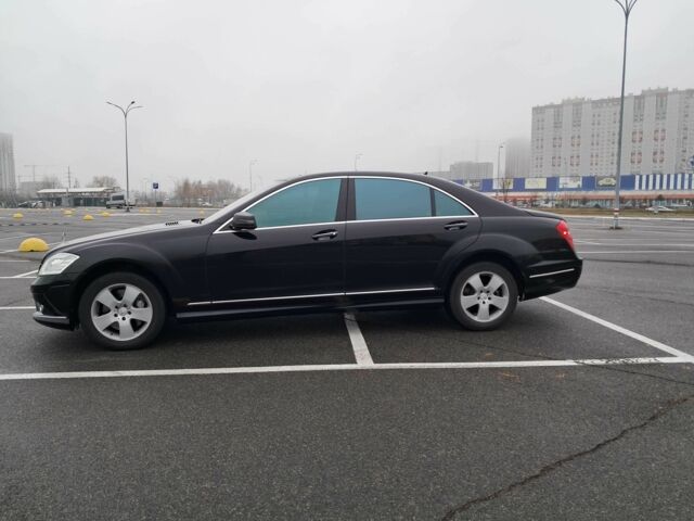 Чорний Мерседес С Клас, об'ємом двигуна 5.5 л та пробігом 248 тис. км за 12500 $, фото 1 на Automoto.ua