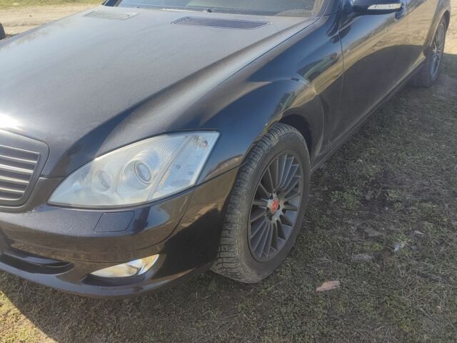 Чорний Мерседес С Клас, об'ємом двигуна 5 л та пробігом 350 тис. км за 9200 $, фото 1 на Automoto.ua