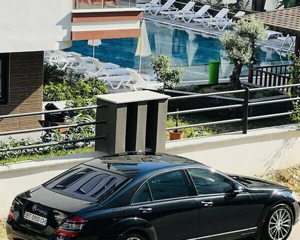 Черный Мерседес С Класс, объемом двигателя 4.7 л и пробегом 309 тыс. км за 11200 $, фото 1 на Automoto.ua