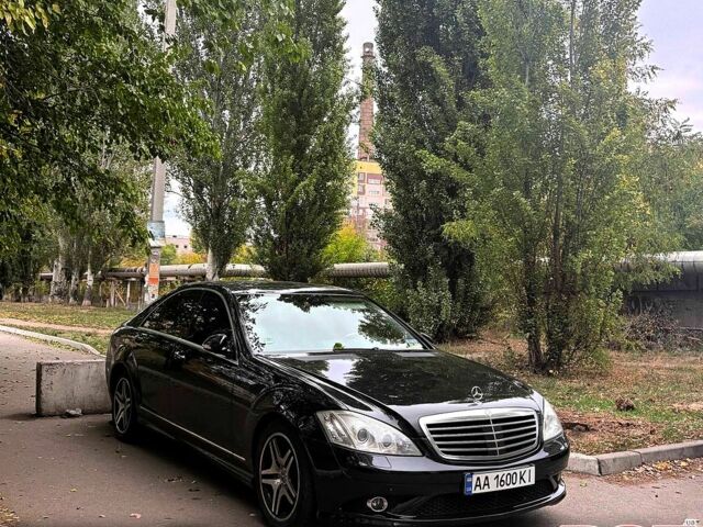 Черный Мерседес С Класс, объемом двигателя 5.5 л и пробегом 283 тыс. км за 13000 $, фото 1 на Automoto.ua