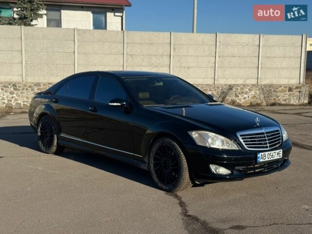 Чорний Мерседес С Клас, об'ємом двигуна 5.5 л та пробігом 240 тис. км за 9900 $, фото 1 на Automoto.ua