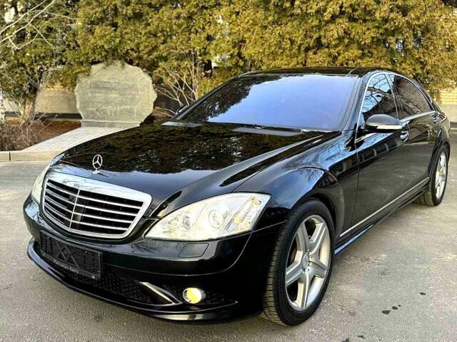 Черный Мерседес С Класс, объемом двигателя 5.5 л и пробегом 180 тыс. км за 14300 $, фото 1 на Automoto.ua