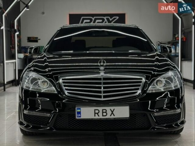 Черный Мерседес С Класс, объемом двигателя 5.46 л и пробегом 176 тыс. км за 18000 $, фото 1 на Automoto.ua