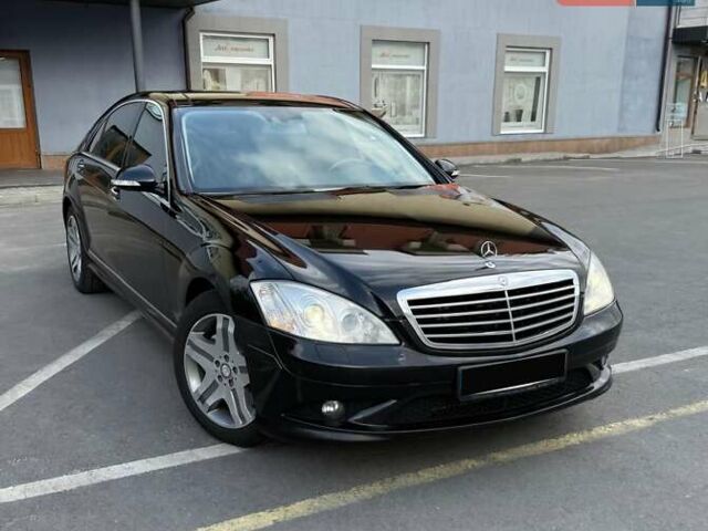 Черный Мерседес С Класс, объемом двигателя 5.46 л и пробегом 440 тыс. км за 10000 $, фото 1 на Automoto.ua