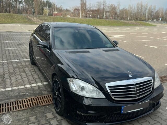 Черный Мерседес С Класс, объемом двигателя 5.5 л и пробегом 211 тыс. км за 12400 $, фото 1 на Automoto.ua