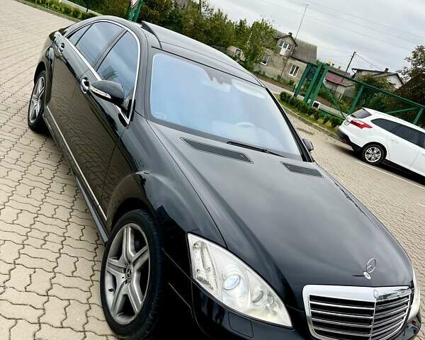 Чорний Мерседес С Клас, об'ємом двигуна 5.5 л та пробігом 161 тис. км за 16999 $, фото 1 на Automoto.ua