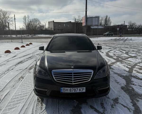 Черный Мерседес С Класс, объемом двигателя 5.5 л и пробегом 305 тыс. км за 12500 $, фото 1 на Automoto.ua