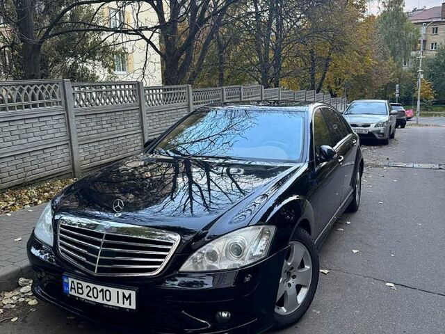 Чорний Мерседес С Клас, об'ємом двигуна 5.4 л та пробігом 208 тис. км за 17500 $, фото 1 на Automoto.ua