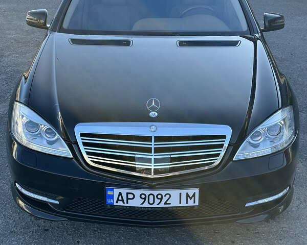 Мерседес С Класс 2008 в Запорожье на Automoto.ua Черный Мерседес С Класс, объемом двигателя 5.5 л и пробегом 168 тыс. км за 14999 $, фото 1 на Automoto.ua