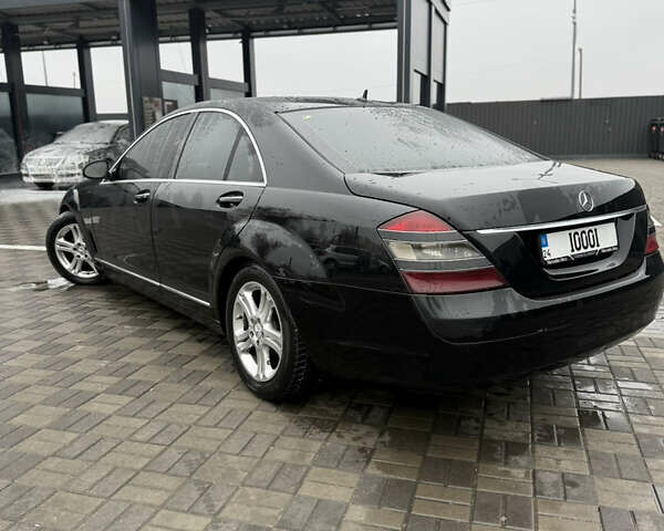 Черный Мерседес С Класс, объемом двигателя 2.99 л и пробегом 300 тыс. км за 10000 $, фото 1 на Automoto.ua
