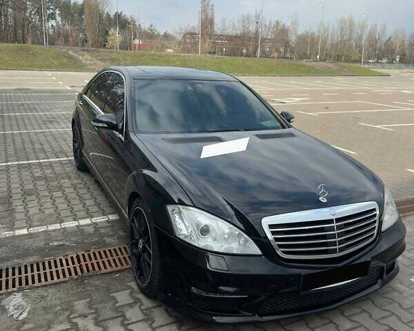 Черный Мерседес С Класс, объемом двигателя 5.5 л и пробегом 211 тыс. км за 12400 $, фото 1 на Automoto.ua