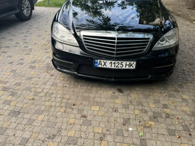 Чорний Мерседес С Клас, об'ємом двигуна 5.5 л та пробігом 190 тис. км за 12500 $, фото 1 на Automoto.ua