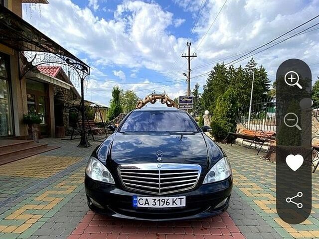 Чорний Мерседес С Клас, об'ємом двигуна 5.5 л та пробігом 358 тис. км за 10555 $, фото 1 на Automoto.ua