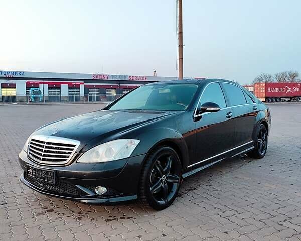 Чорний Мерседес С Клас, об'ємом двигуна 5.5 л та пробігом 403 тис. км за 8450 $, фото 1 на Automoto.ua