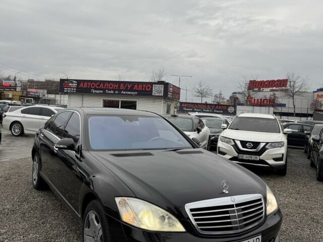 Черный Мерседес С Класс, объемом двигателя 5.5 л и пробегом 290 тыс. км за 10999 $, фото 1 на Automoto.ua