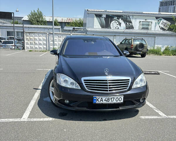 Черный Мерседес С Класс, объемом двигателя 5.5 л и пробегом 270 тыс. км за 13000 $, фото 1 на Automoto.ua