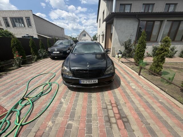 Черный Мерседес С Класс, объемом двигателя 5.5 л и пробегом 250 тыс. км за 6500 $, фото 1 на Automoto.ua