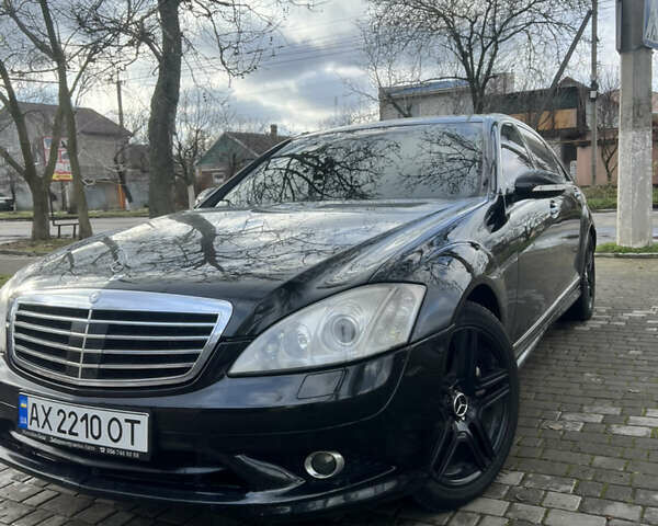 Черный Мерседес С Класс, объемом двигателя 4.7 л и пробегом 320 тыс. км за 9800 $, фото 1 на Automoto.ua