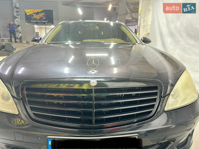 Чорний Мерседес С Клас, об'ємом двигуна 5.5 л та пробігом 255 тис. км за 9999 $, фото 1 на Automoto.ua