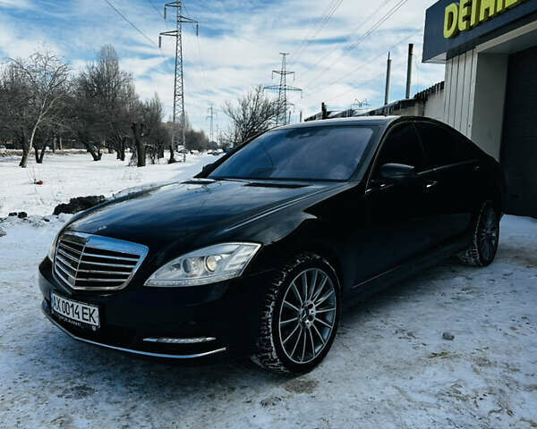Черный Мерседес С Класс, объемом двигателя 5.5 л и пробегом 289 тыс. км за 14999 $, фото 1 на Automoto.ua