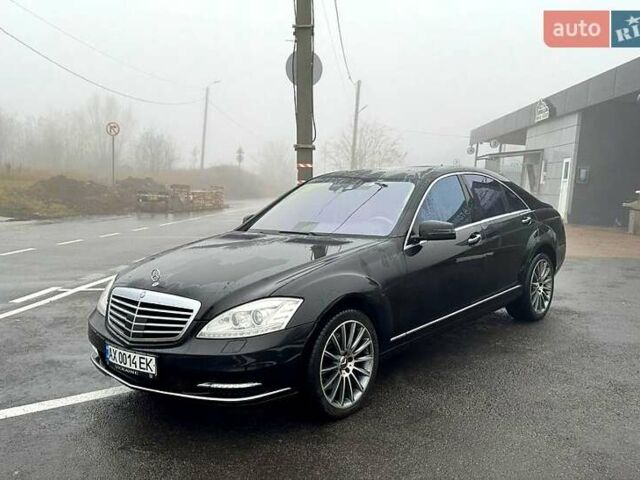 Чорний Мерседес С Клас, об'ємом двигуна 5.5 л та пробігом 286 тис. км за 15000 $, фото 1 на Automoto.ua