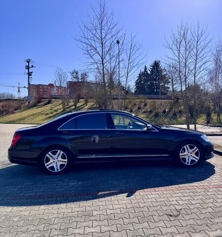 Черный Мерседес С Класс, объемом двигателя 5.5 л и пробегом 246 тыс. км за 17000 $, фото 1 на Automoto.ua