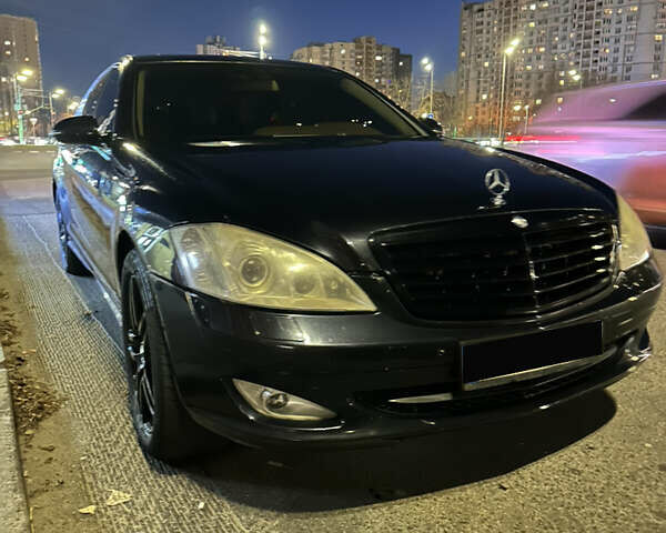 Черный Мерседес С Класс, объемом двигателя 5.5 л и пробегом 255 тыс. км за 12500 $, фото 1 на Automoto.ua