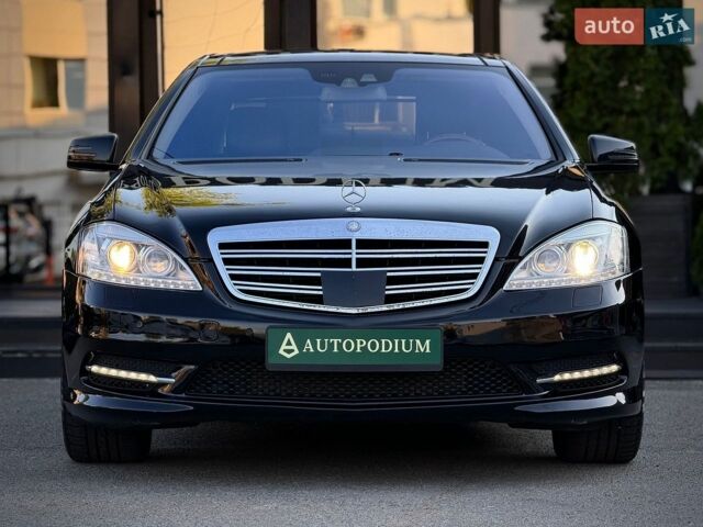 Чорний Мерседес С Клас, об'ємом двигуна 5.46 л та пробігом 320 тис. км за 12699 $, фото 1 на Automoto.ua