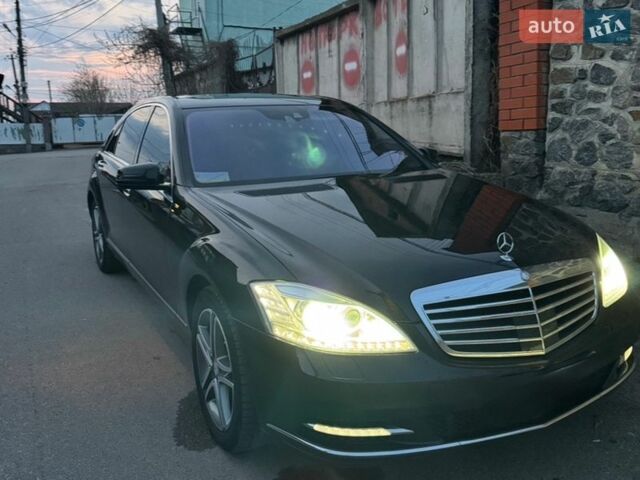 Чорний Мерседес С Клас, об'ємом двигуна 3.5 л та пробігом 140 тис. км за 14000 $, фото 1 на Automoto.ua