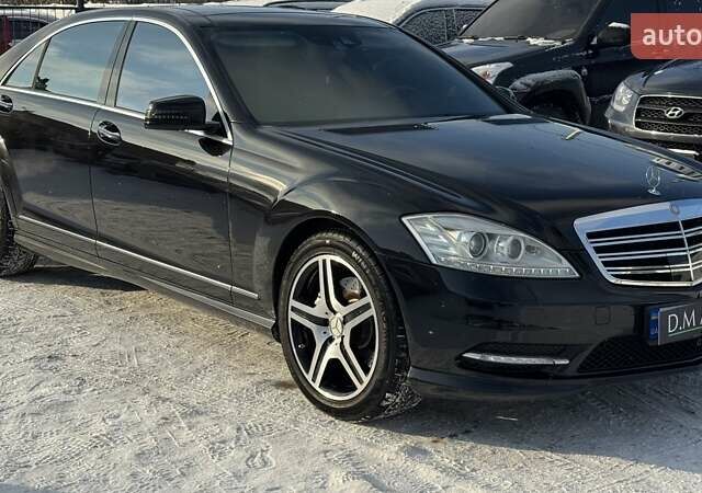 Черный Мерседес С Класс, объемом двигателя 5.5 л и пробегом 280 тыс. км за 19999 $, фото 1 на Automoto.ua