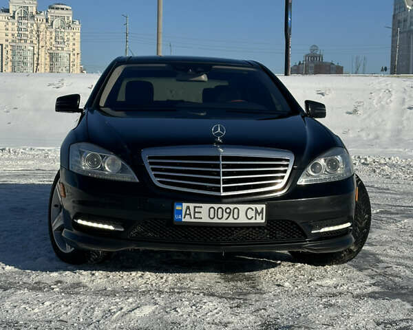 Черный Мерседес С Класс, объемом двигателя 5.46 л и пробегом 121 тыс. км за 16500 $, фото 1 на Automoto.ua