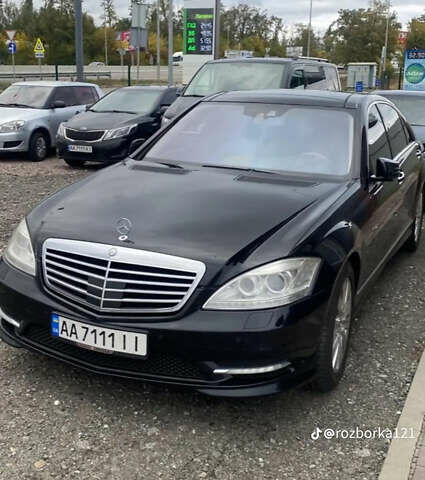 Черный Мерседес С Класс, объемом двигателя 5.46 л и пробегом 330 тыс. км за 16000 $, фото 1 на Automoto.ua