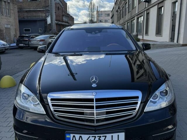 Черный Мерседес С Класс, объемом двигателя 5.5 л и пробегом 190 тыс. км за 21000 $, фото 1 на Automoto.ua