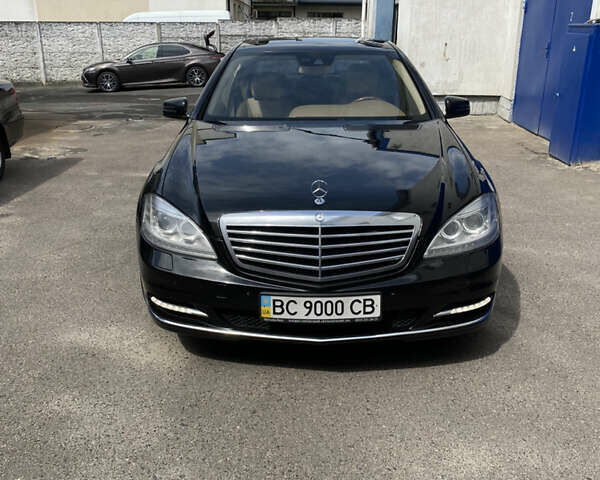 Черный Мерседес С Класс, объемом двигателя 5.46 л и пробегом 296 тыс. км за 17500 $, фото 1 на Automoto.ua