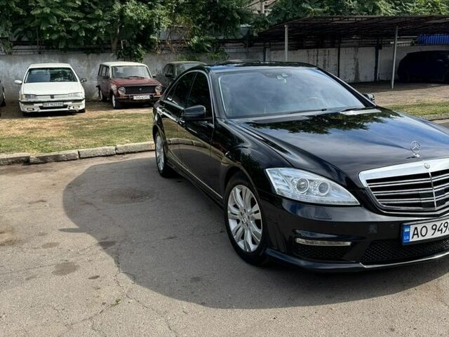 Чорний Мерседес С Клас, об'ємом двигуна 3.5 л та пробігом 350 тис. км за 13000 $, фото 1 на Automoto.ua