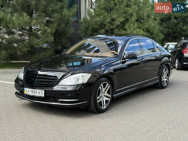 Черный Мерседес С Класс, объемом двигателя 5.5 л и пробегом 340 тыс. км за 17500 $, фото 1 на Automoto.ua