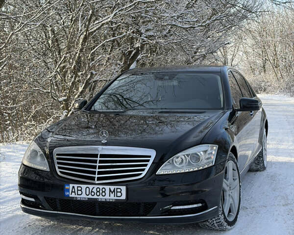 Черный Мерседес С Класс, объемом двигателя 5.5 л и пробегом 333 тыс. км за 14444 $, фото 1 на Automoto.ua