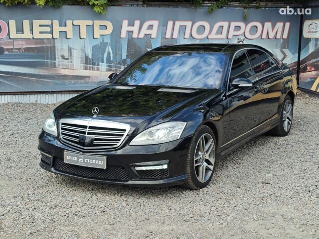 Черный Мерседес С Класс, объемом двигателя 5.5 л и пробегом 176 тыс. км за 15000 $, фото 1 на Automoto.ua
