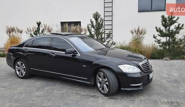 Чорний Мерседес С Клас, об'ємом двигуна 3 л та пробігом 315 тис. км за 18900 $, фото 1 на Automoto.ua