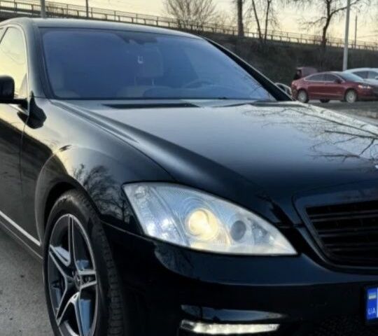 Чорний Мерседес С Клас, об'ємом двигуна 3 л та пробігом 500 тис. км за 2300 $, фото 1 на Automoto.ua