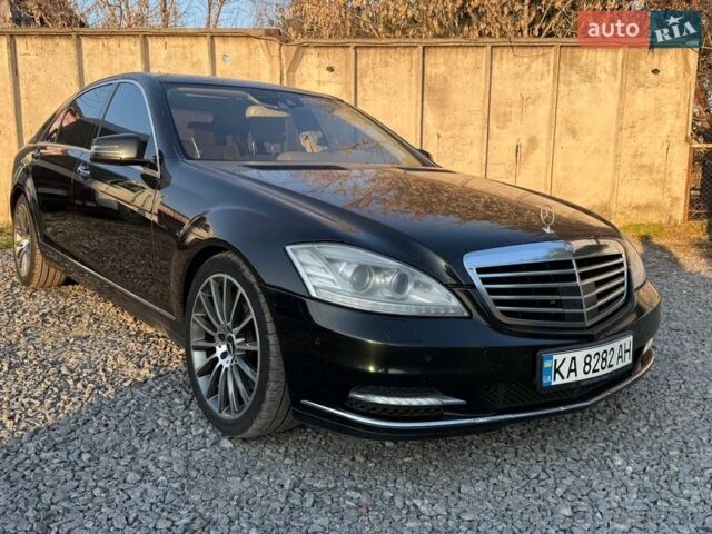Черный Мерседес С Класс, объемом двигателя 4.7 л и пробегом 338 тыс. км за 13000 $, фото 1 на Automoto.ua