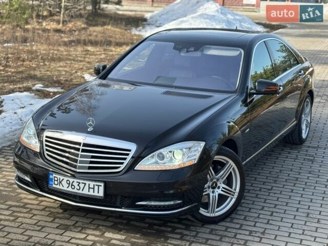 Черный Мерседес С Класс, объемом двигателя 2.99 л и пробегом 375 тыс. км за 16300 $, фото 1 на Automoto.ua