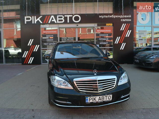 Чорний Мерседес С Клас, об'ємом двигуна 5.5 л та пробігом 299 тис. км за 21900 $, фото 1 на Automoto.ua