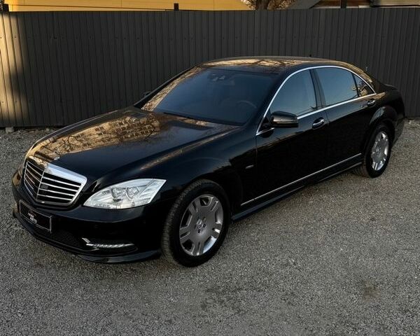Черный Мерседес С Класс, объемом двигателя 4.66 л и пробегом 134 тыс. км за 16500 $, фото 1 на Automoto.ua