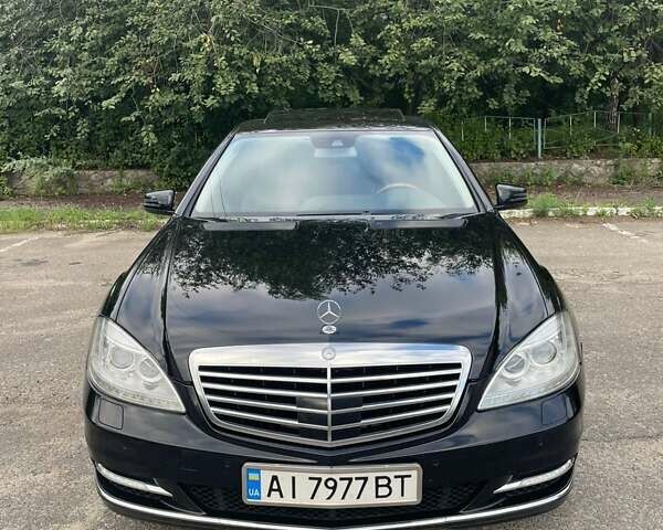 Черный Мерседес С Класс, объемом двигателя 3 л и пробегом 259 тыс. км за 19000 $, фото 1 на Automoto.ua
