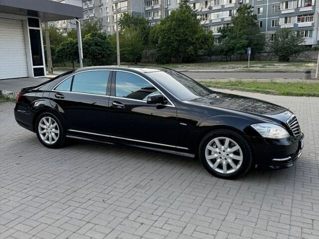 Черный Мерседес С Класс, объемом двигателя 4.7 л и пробегом 390 тыс. км за 14999 $, фото 1 на Automoto.ua