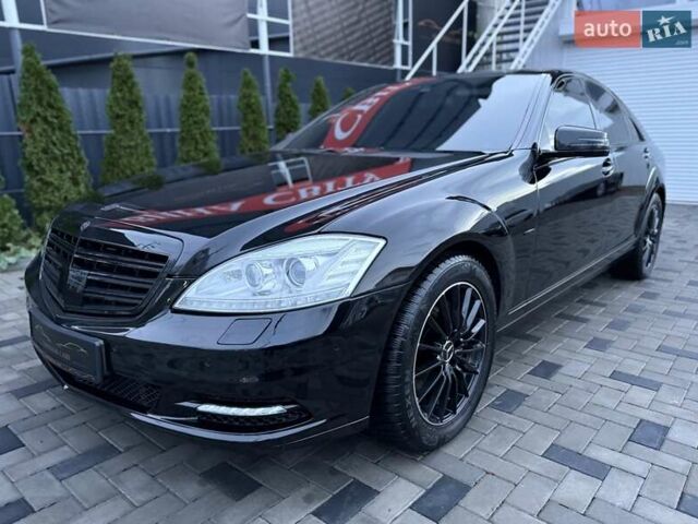 Черный Мерседес С Класс, объемом двигателя 3 л и пробегом 279 тыс. км за 17700 $, фото 1 на Automoto.ua